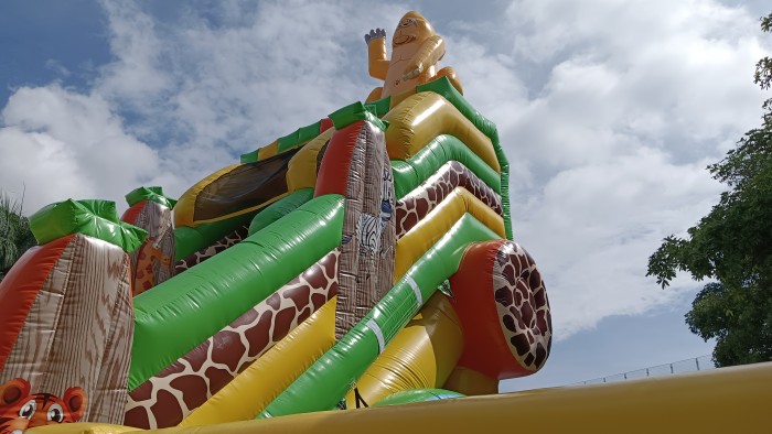 Надувная горка "Джунгли" 12,5*8,5*9,5 м
