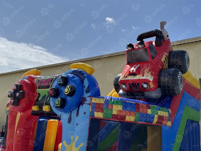 Надувной батут "Тачки конструктор" 5*4,5*4,5 м