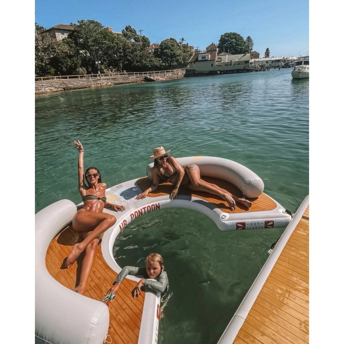 Надувная релакс зона - плавающий бар с диванами