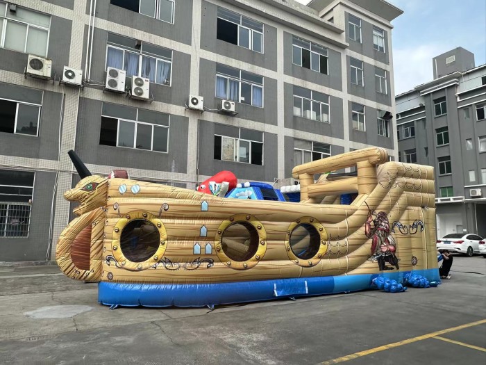 Надувная горка "Пираты"  12*9*4,2 м из 2 частей