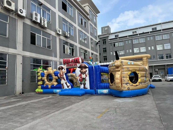 Надувная горка "Пираты"  12*9*4,2 м из 2 частей