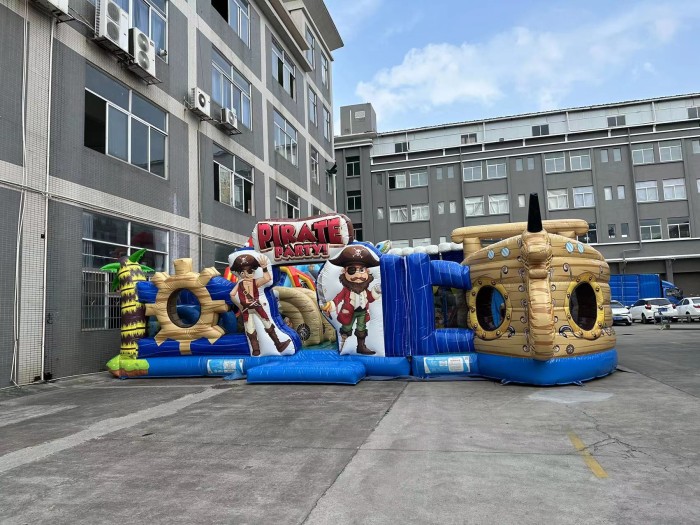 Надувная горка "Пираты"  12*9*4,2 м из 2 частей