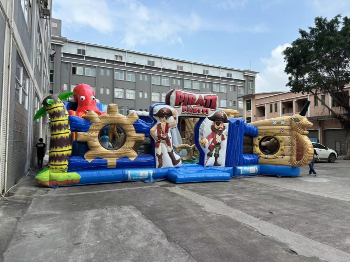Надувная горка "Пираты"  12*9*4,2 м из 2 частей