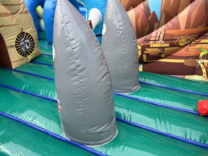 Надувная горка "Пираты"  12*9*4,2 м из 2 частей