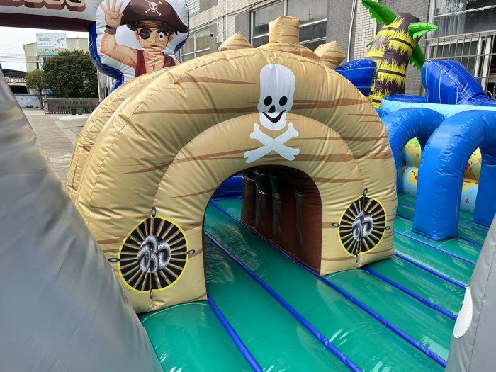 Надувная горка "Пираты"  12*9*4,2 м из 2 частей