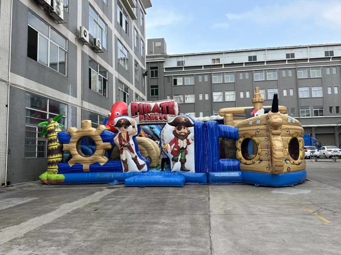 Надувная горка "Пираты"  12*9*4,2 м из 2 частей