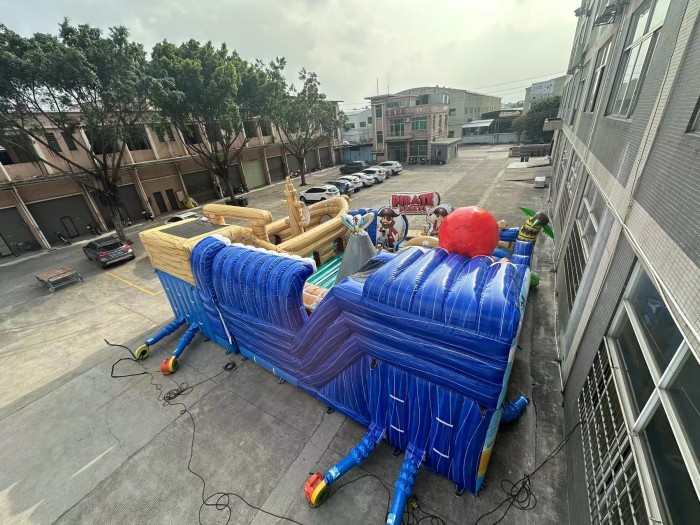 Надувная горка "Пираты"  12*9*4,2 м из 2 частей