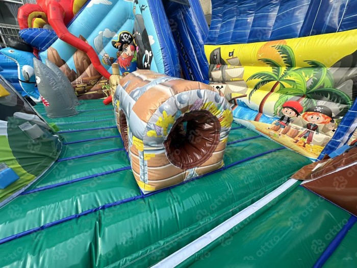 Надувная горка "Пираты"  12*9*4,2 м из 2 частей
