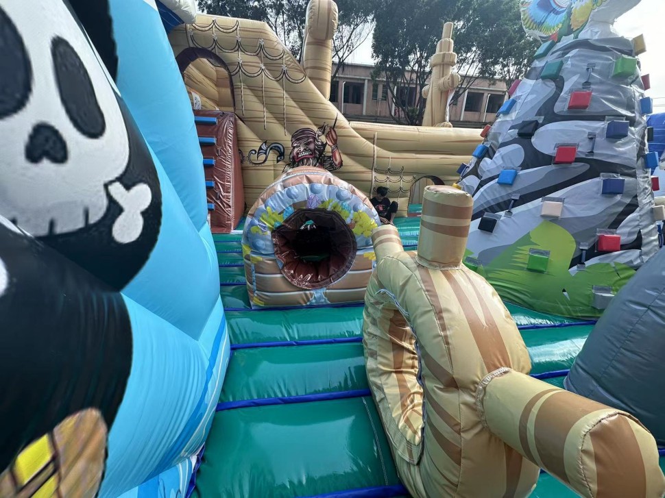 Надувная горка 