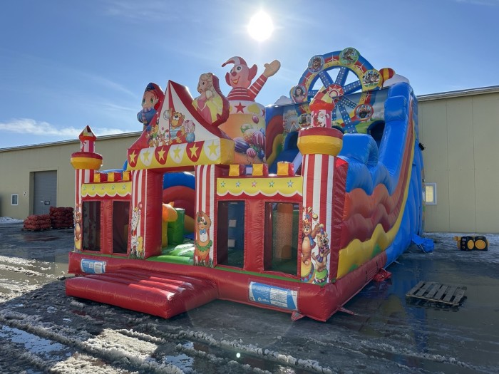 Надувная горка "Цирк" 12*6*8 м 