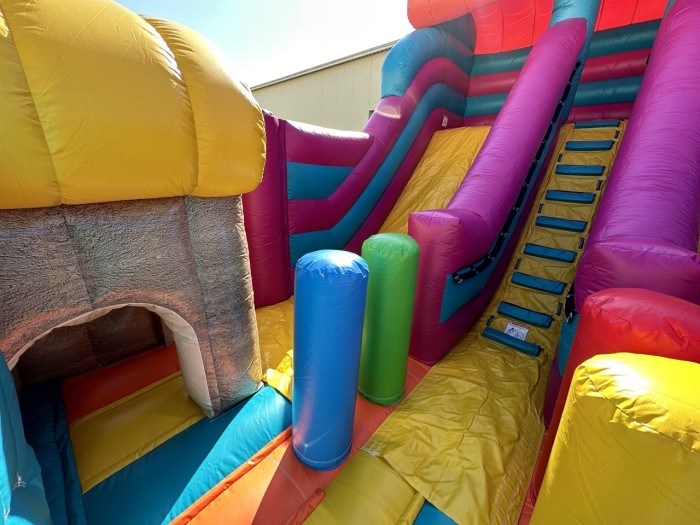 Надувной батут "Тролли" 7*5*5 м