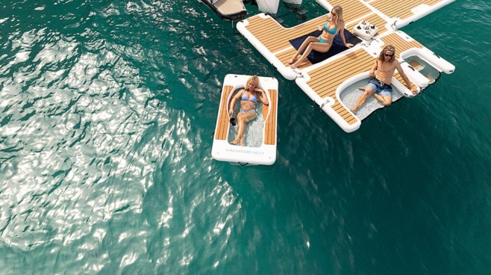 Надувной плавающий шезлонг премиум