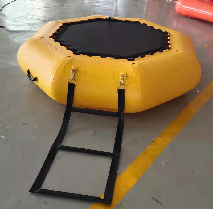 Надувной водный Батут с банджи тросом