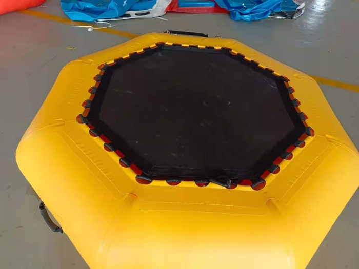 Надувной водный Батут с банджи тросом