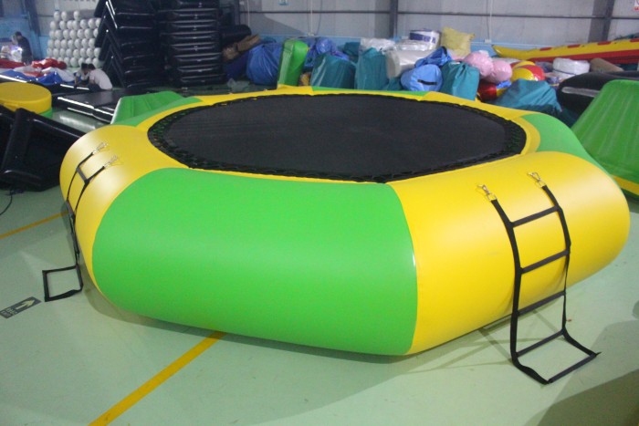 Надувной водный Батут с банджи тросом