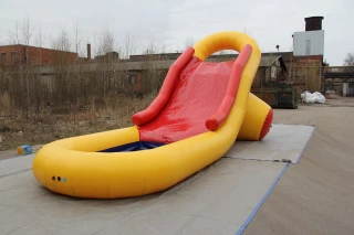 Надувная водная горка "Капля" 9*3,8*3,8м
