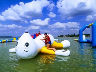Надувная зона отдыха на воде "Белый медведь" 5*3,5*1,2 м 