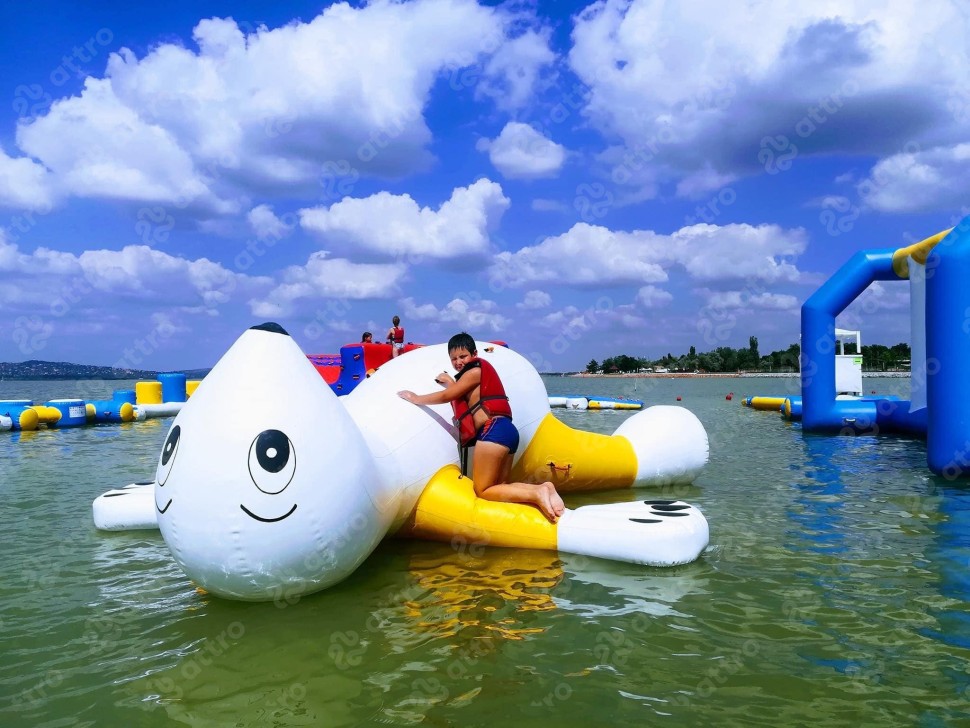 Надувная зона отдыха на воде 