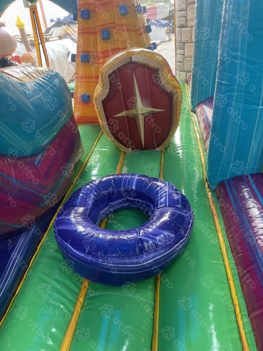 Надувная горка "Рыцарский турнир" 8*7*6 м