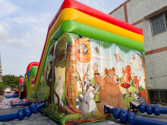 Надувная полоса препятствий "Паровозик" всесезонная размер 32*5*4,5 м