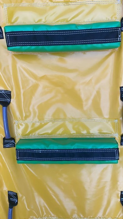 Надувная полоса препятствий "Паровозик" всесезонная размер 32*5*4,5 м