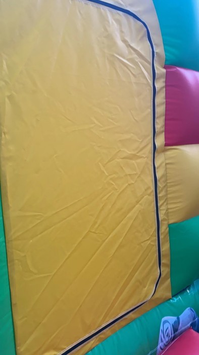 Надувная полоса препятствий "Паровозик" всесезонная размер 32*5*4,5 м